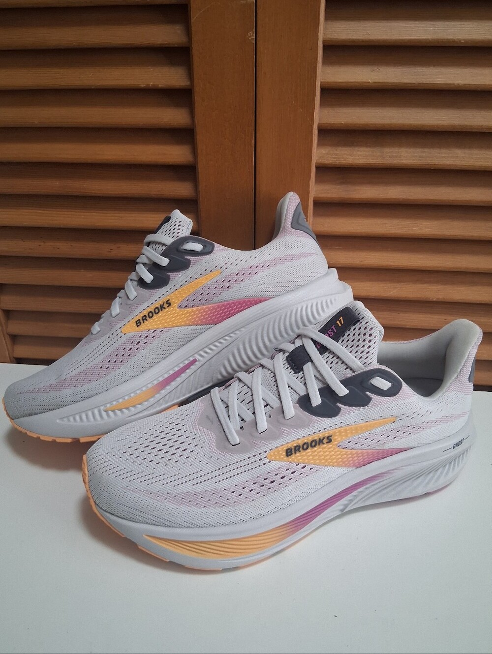 Brooks Ghost 17 Women's Running Shoe - Oyster/Apricot/Pink * Size: 9.5 D Wide